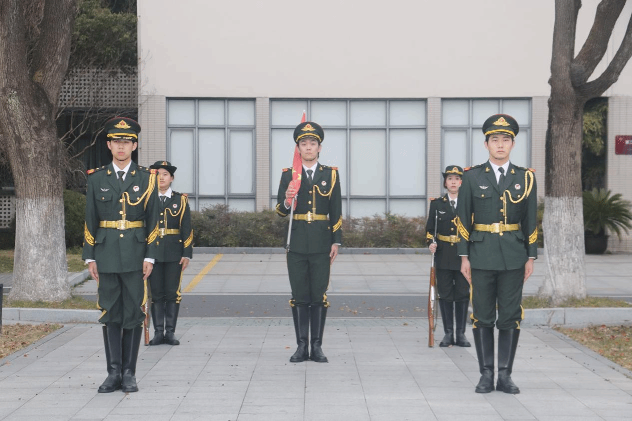 外围买球的app十大平台新学期升旗仪式顺利举行